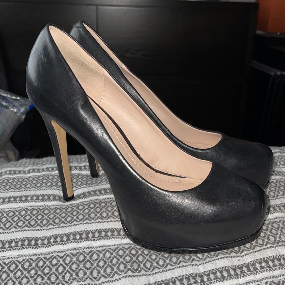 Pour La Victoire Platform Heels